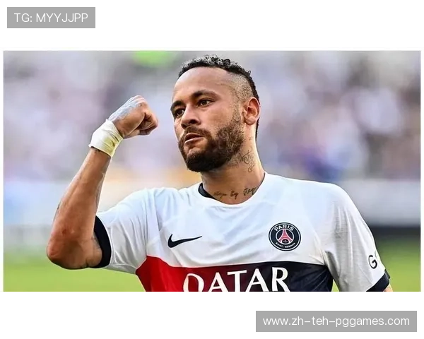 球星内马尔伴侣晒近期美照眼镜搭配诠释优雅时尚风格